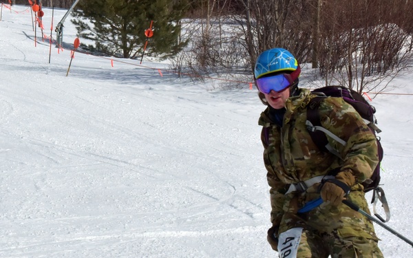 Mountain Battalion competes in Stowe Skimo race