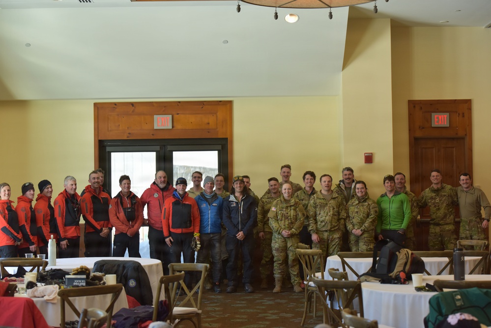 Mountain Battalion competes in Stowe Skimo race