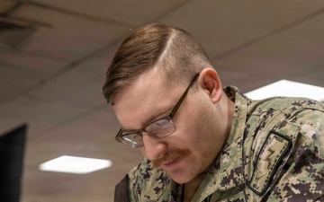 Kearsarge Sailors Take Navy-wide Advancement Exam