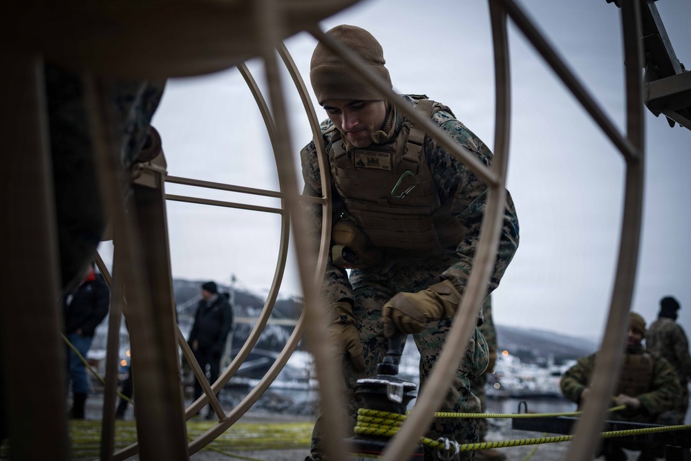 CORE26 | U.S. Marines Prove Critical Arctic Fuel Capability During Exercise Cold Response