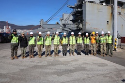 TRANSCOM deputy commander visits Busan port operations