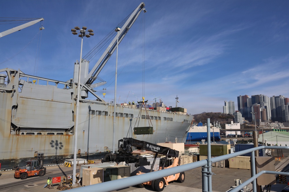 Crane lifts container from vessel