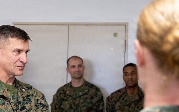 III Marine Expeditionary Force Deputy Commanding General visits 5th Air Naval Gunfire Liaison Company