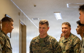 III Marine Expeditionary Force Deputy Commanding General visits 5th Air Naval Gunfire Liaison Company