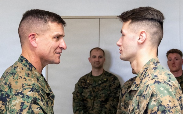 III Marine Expeditionary Force Deputy Commanding General visits 5th Air Naval Gunfire Liaison Company