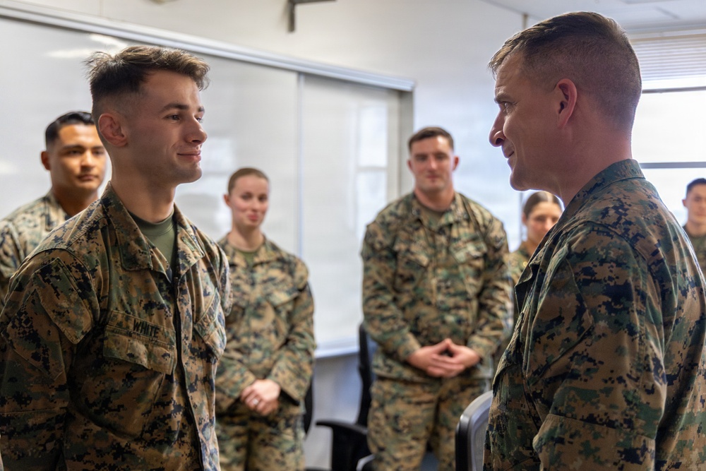 III Marine Expeditionary Force Deputy Commanding General visits 5th Air Naval Gunfire Liaison Company