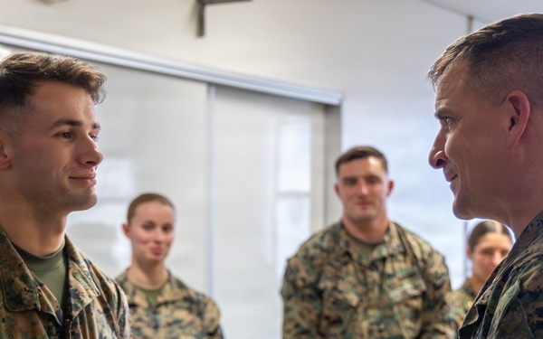 III Marine Expeditionary Force Deputy Commanding General visits 5th Air Naval Gunfire Liaison Company