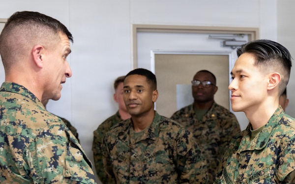 III Marine Expeditionary Force Deputy Commanding General visits 5th Air Naval Gunfire Liaison Company