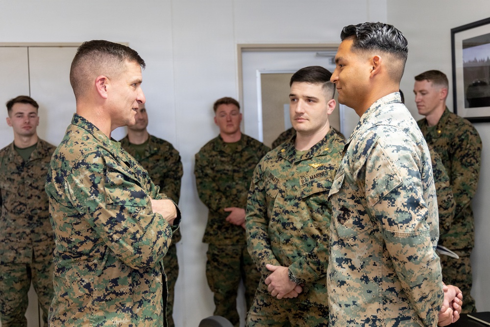 III Marine Expeditionary Force Deputy Commanding General visits 5th Air Naval Gunfire Liaison Company