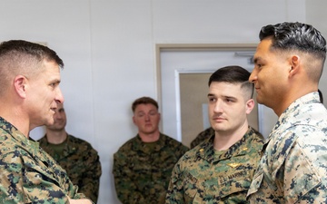III Marine Expeditionary Force Deputy Commanding General visits 5th Air Naval Gunfire Liaison Company