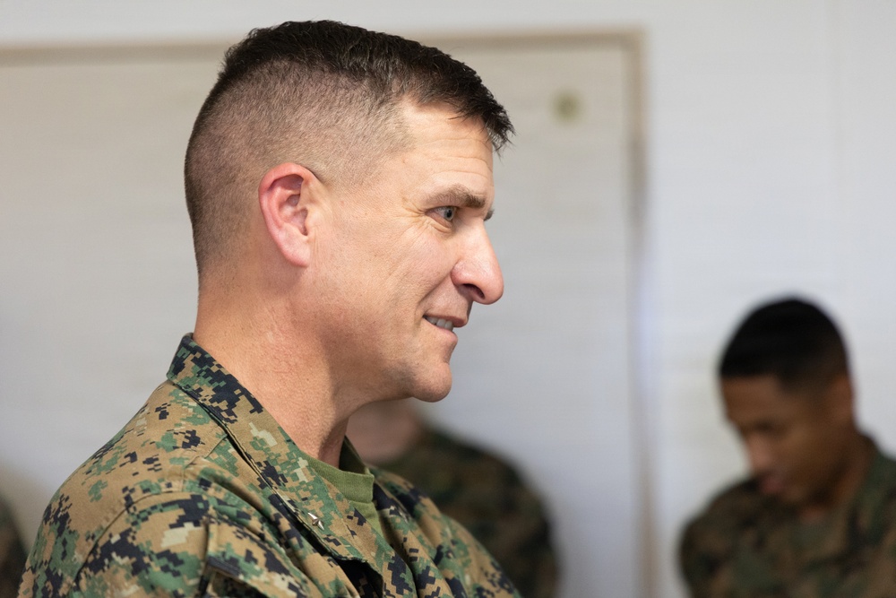 III Marine Expeditionary Force Deputy Commanding General visits 5th Air Naval Gunfire Liaison Company