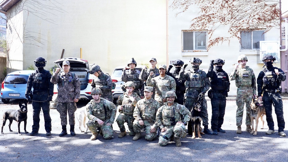 U.S., ROK and local police K-9 teams pose for group photo