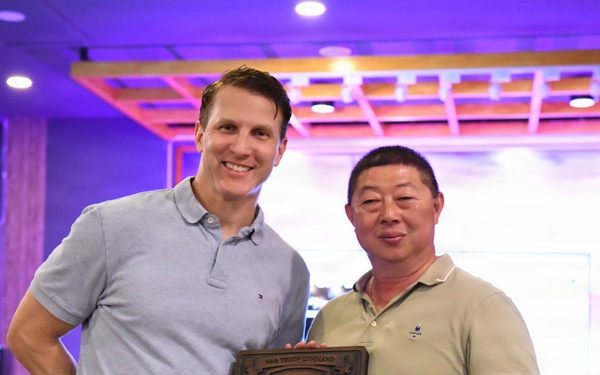 U.S. Army and Royal Thai Army gift exchange