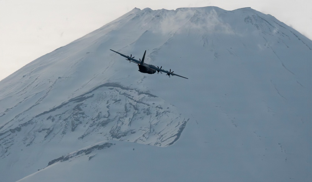 U.S., Japan conduct joint airborne operations during Airborne 26