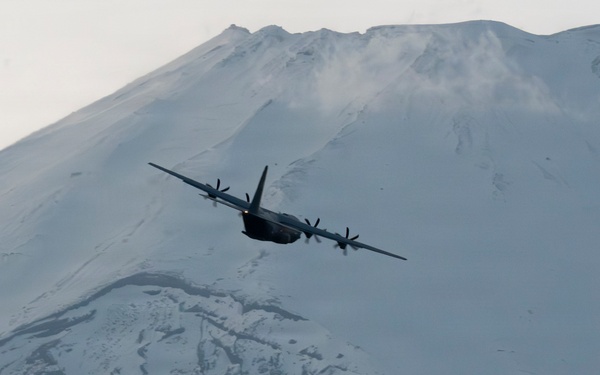 U.S., Japan conduct joint airborne operations during Airborne 26