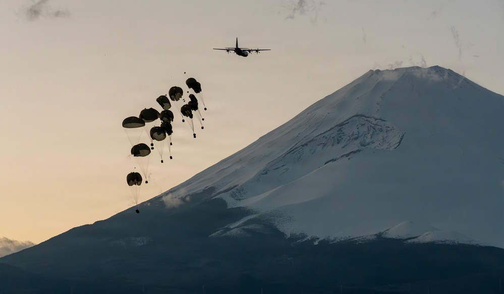 U.S., Japan conduct joint airborne operations during Airborne 26