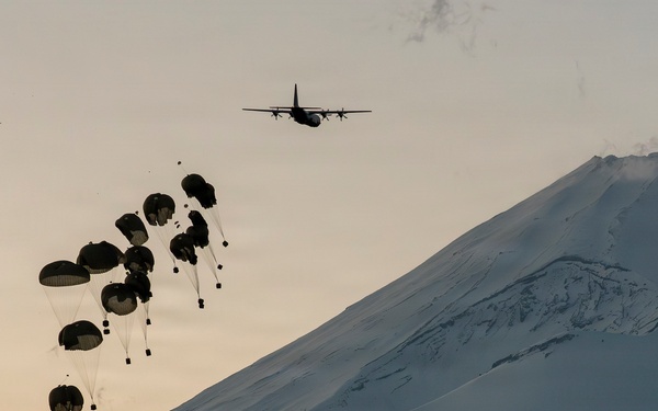 U.S., Japan conduct joint airborne operations during Airborne 26