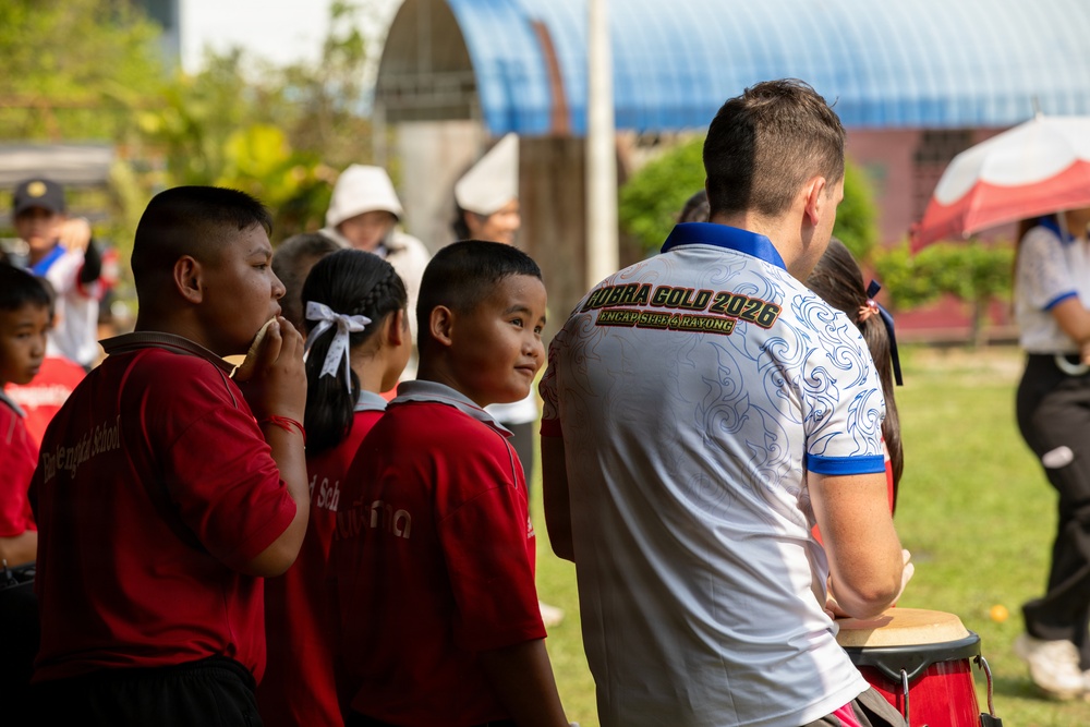 Cobra Gold builds ties at Thai school through games and civic assistance