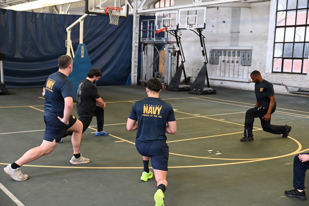 CFLs perform lunge stretches during fitness training