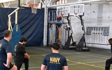 CFLs perform lunge stretches during fitness training
