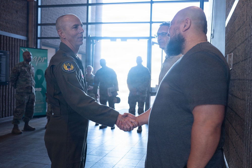 15th AF Command Team Visits DM