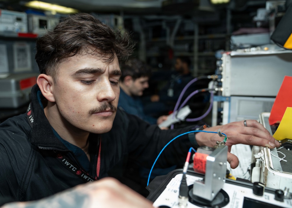 Ike Conducts Planned Incremental Availability maintenance period