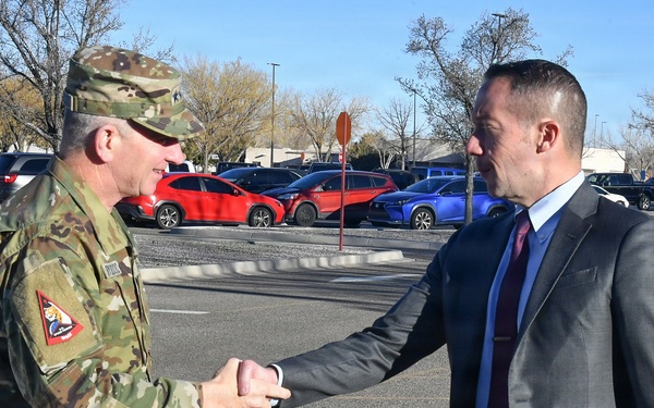 S4S commander visits JNWC