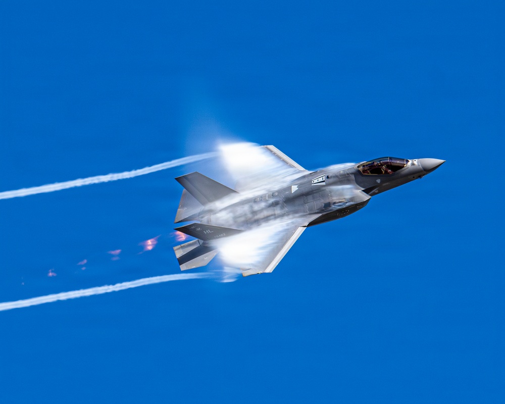 F-35 Demo Team Practices During Off-Season