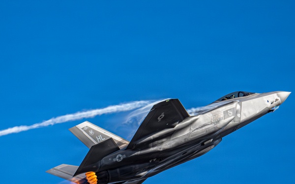 F-35 Demo Team Practices During Off-Season
