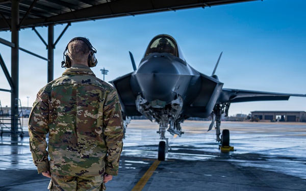 F-35A Demo Team Practice with New Pilot