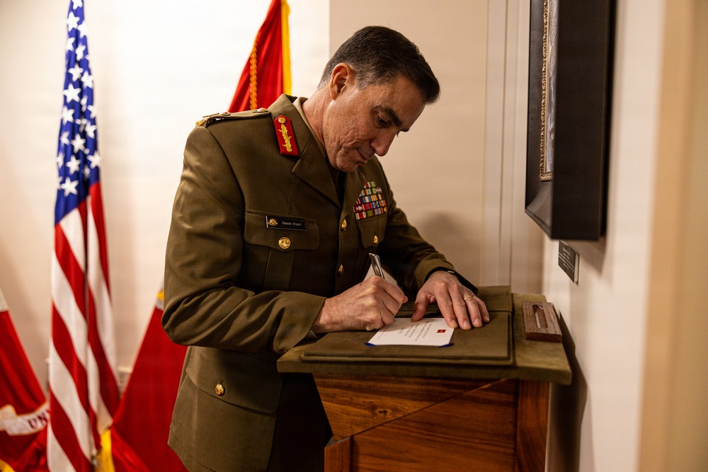 The Commandant, Gen. Eric M. Smith meets with the Chief of the Australian Army Lt. Gen. Simon Stuart