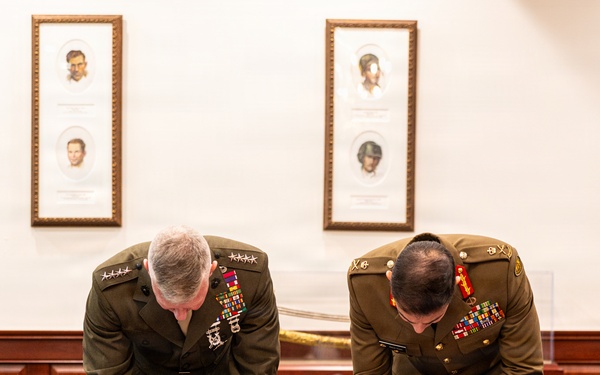 The Commandant, Gen. Eric M. Smith meets with the Chief of the Australian Army Lt. Gen. Simon Stuart