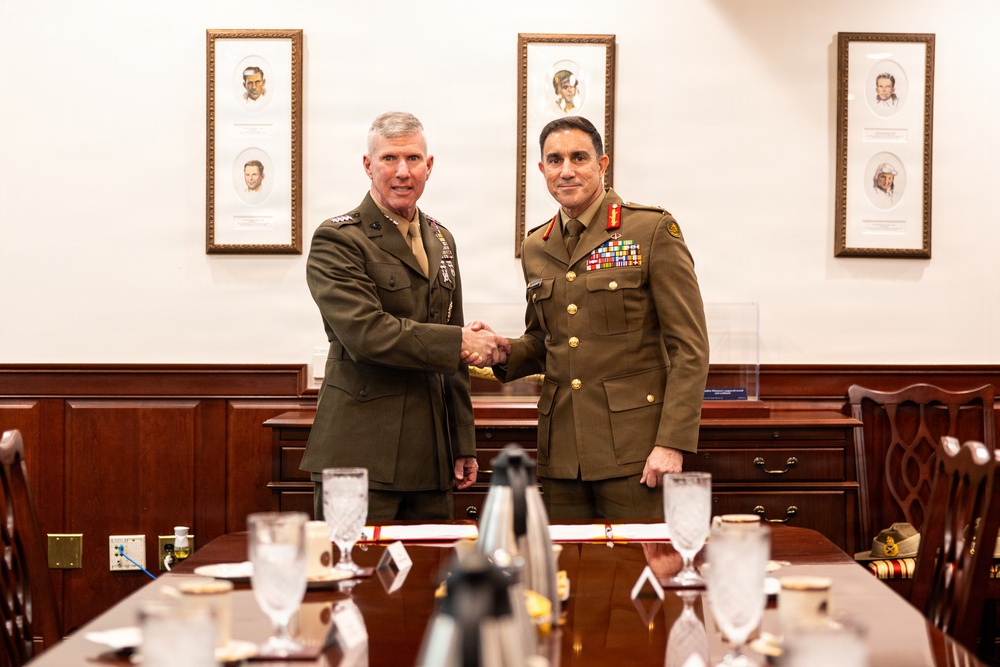 The Commandant, Gen. Eric M. Smith meets with the Chief of the Australian Army Lt. Gen. Simon Stuart