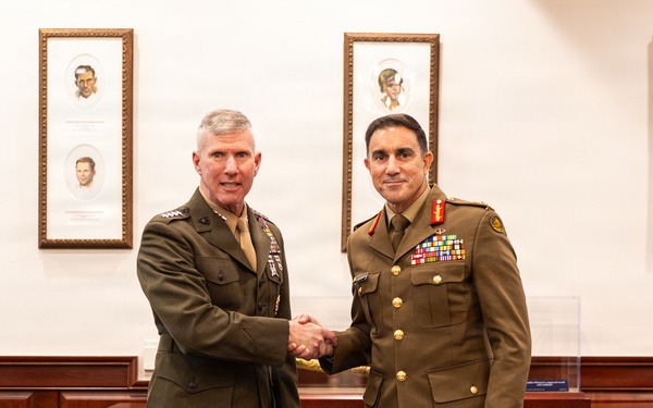 The Commandant, Gen. Eric M. Smith meets with the Chief of the Australian Army Lt. Gen. Simon Stuart