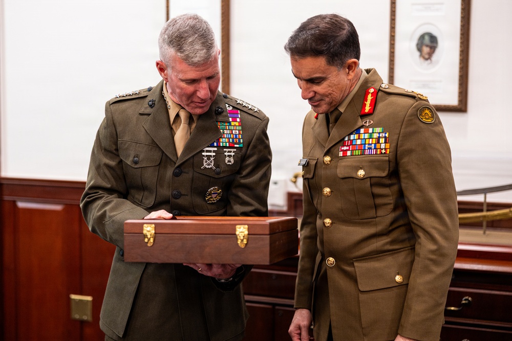 The Commandant, Gen. Eric M. Smith meets with the Chief of the Australian Army Lt. Gen. Simon Stuart