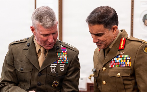 The Commandant, Gen. Eric M. Smith meets with the Chief of the Australian Army Lt. Gen. Simon Stuart