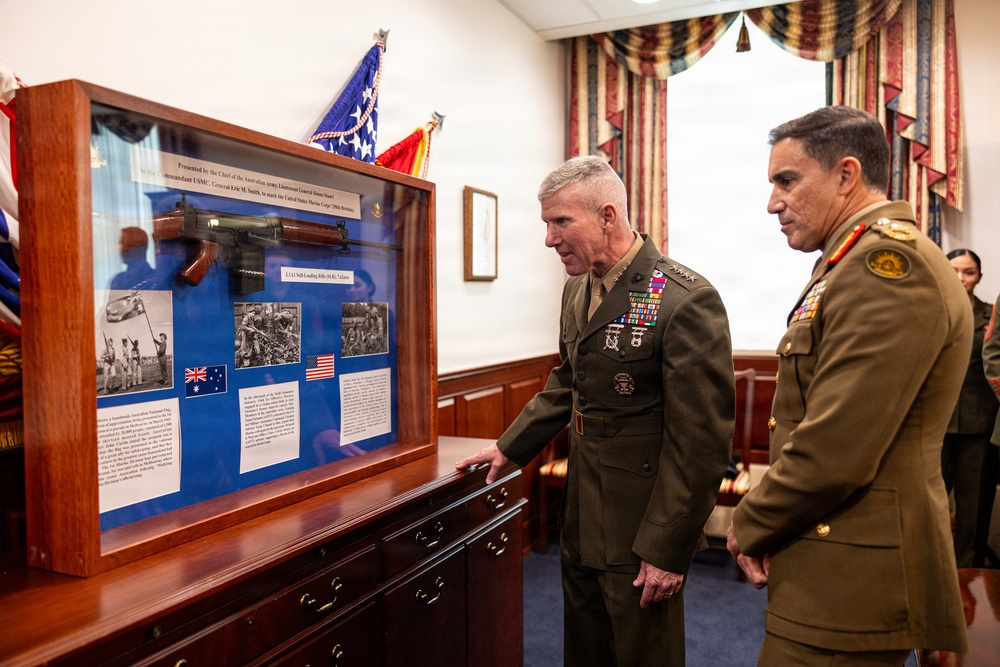 The Commandant, Gen. Eric M. Smith meets with the Chief of the Australian Army Lt. Gen. Simon Stuart
