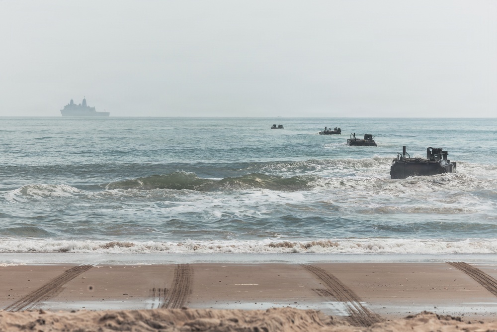 2nd AA Bn ACVs conduct shore-to-ship movement during TCAT 26.1