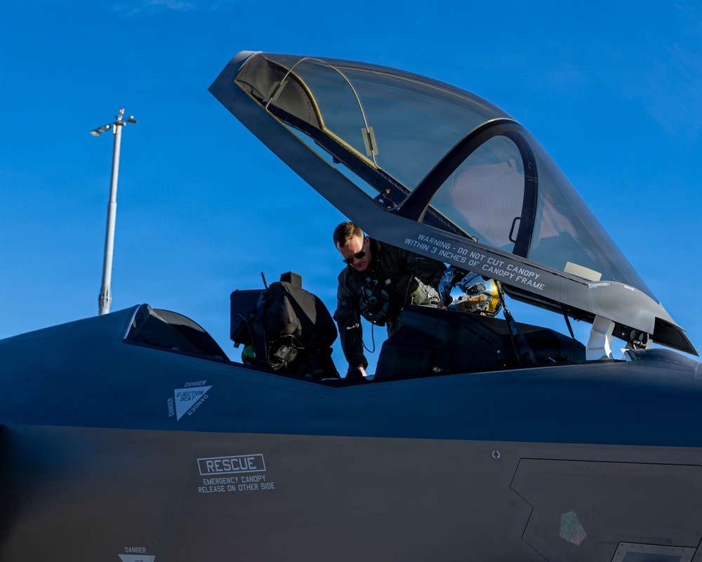 F-35A Demo Team Flying Multi-Ship Formations at HFTC