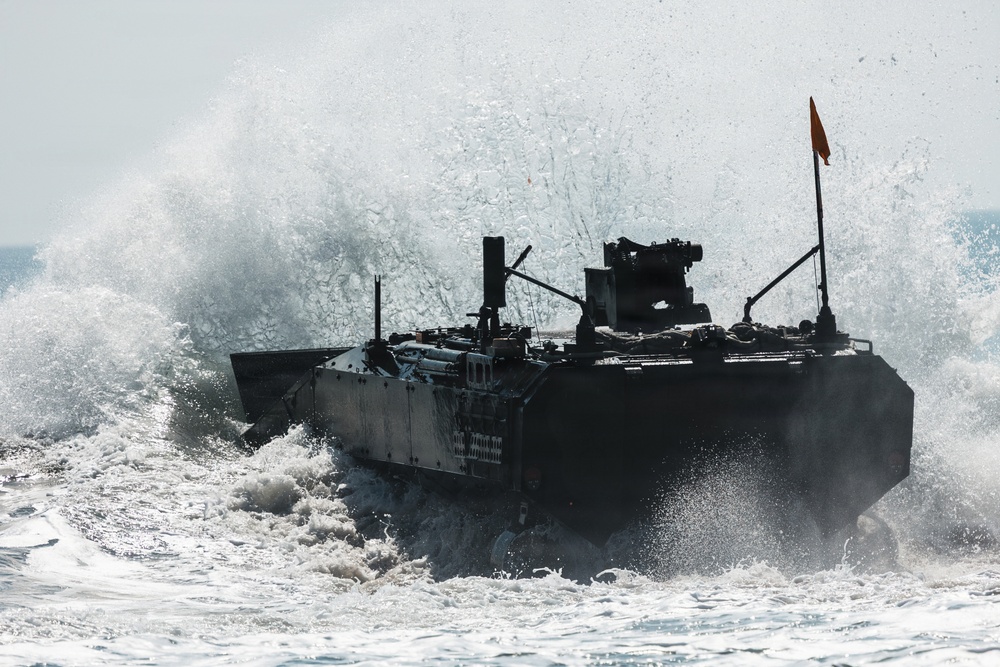 2nd AA Bn ACVs conduct shore-to-ship movement during TCAT 26.1