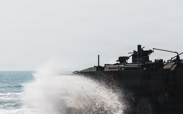 2nd AA Bn ACVs conduct shore-to-ship movement during TCAT 26.1