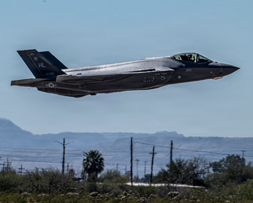 F-35A Demo Team Flying Multi-Ship Formations at HFTC