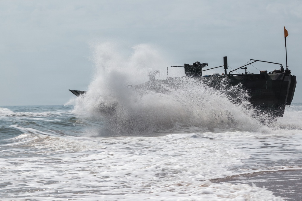 2nd AA Bn ACVs conduct shore-to-ship movement during TCAT 26.1