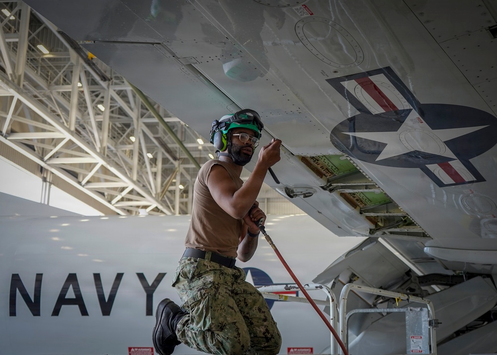 VP-26 Performs Routine Maintenance