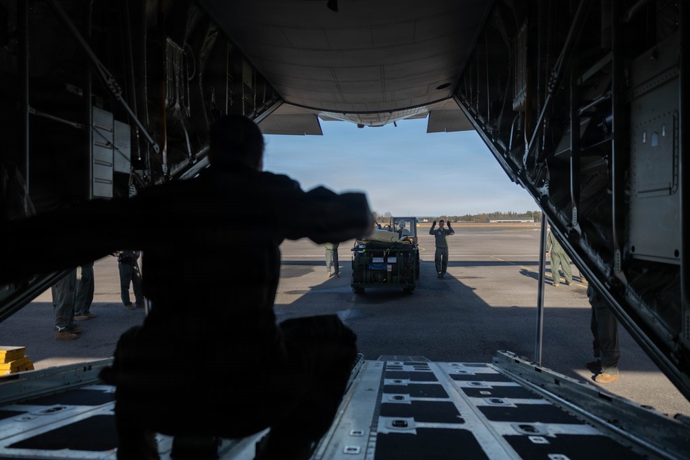 CORE26 | Norwegian Airmen, U.S. Marines Partner for Arctic Logistics Training