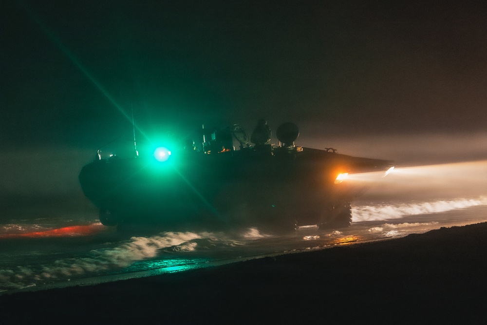 2nd AA Bn ACVs conclude TCAT 26.1 with ship-to-shore movement