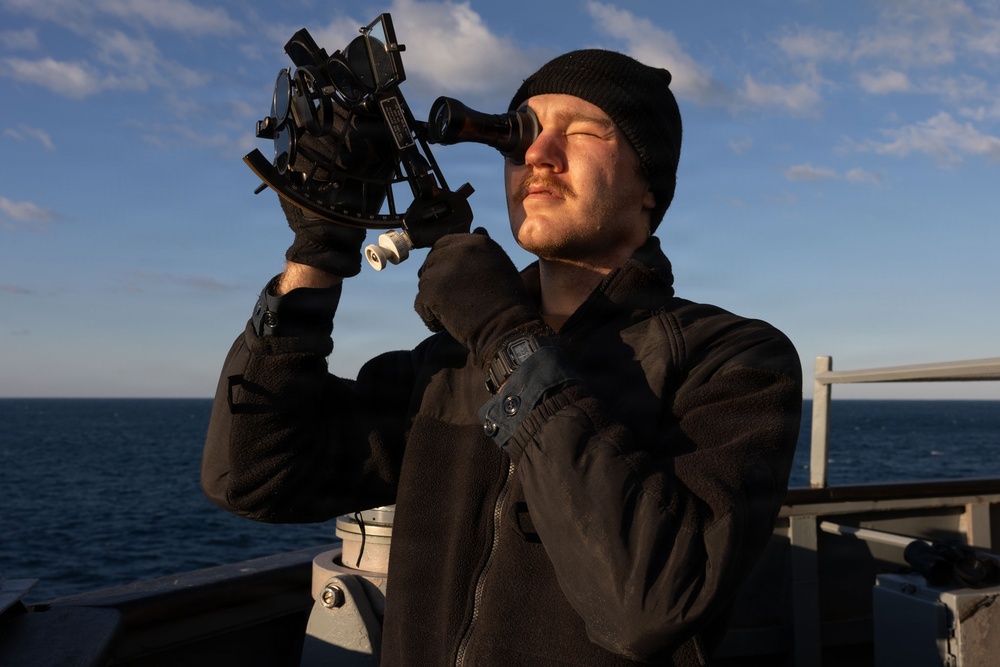 Watch standers aboard the USS Gonzalez (DDG 66)