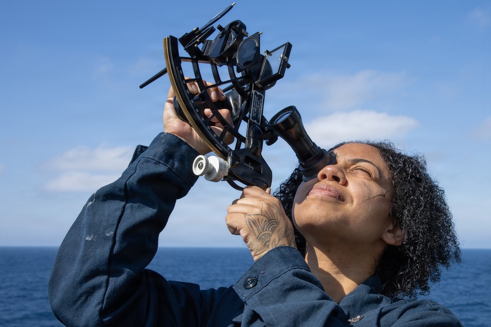 Watch standers aboard the USS Gonzalez (DDG 66)