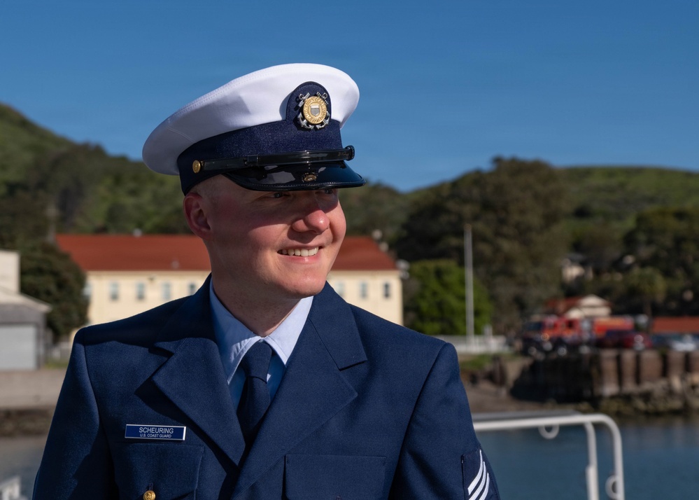 Coast Guardsman receives U.S. citizenship aboard Station Golden Gate motor lifeboat
