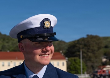 Coast Guardsman receives U.S. citizenship aboard Station Golden Gate motor lifeboat